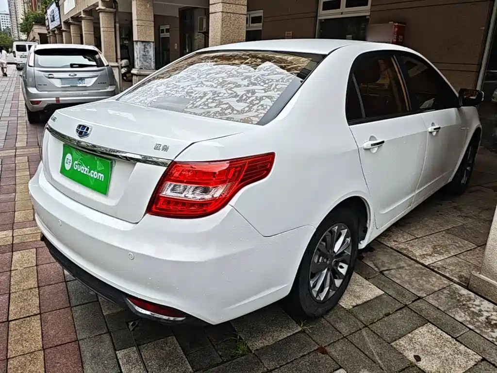 Фото 7 - Geely Vision