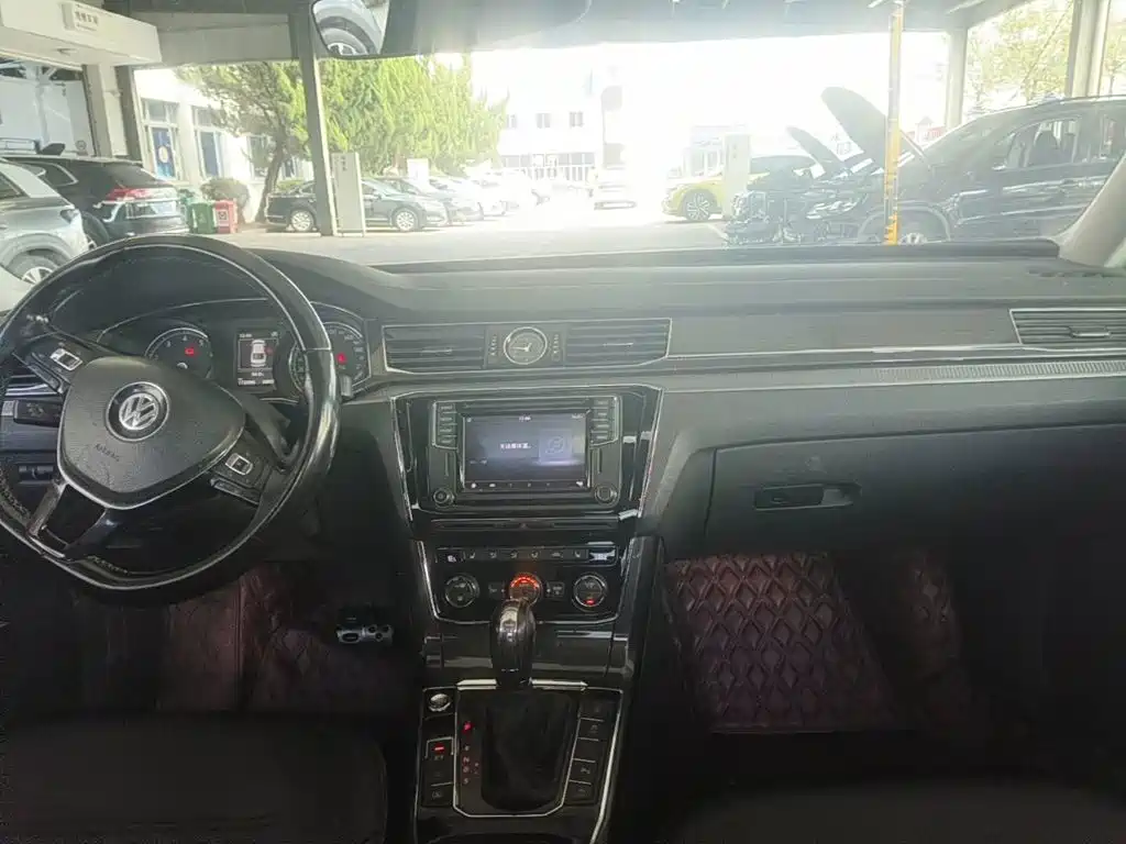 Фото 12 - Volkswagen Passat