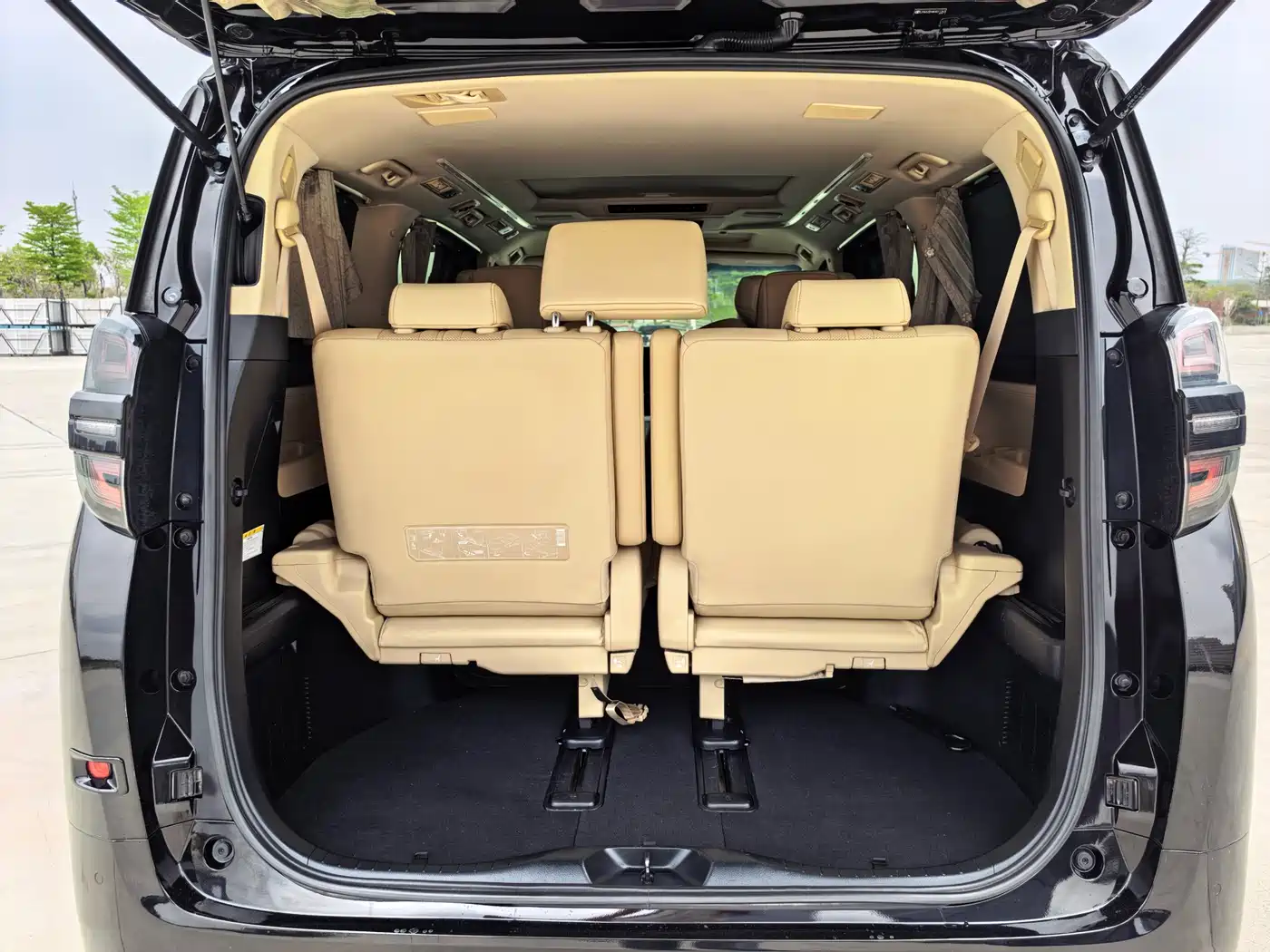 Toyota Vellfire 2020 2019 Hybrid 2.5L HV Premium Edition
