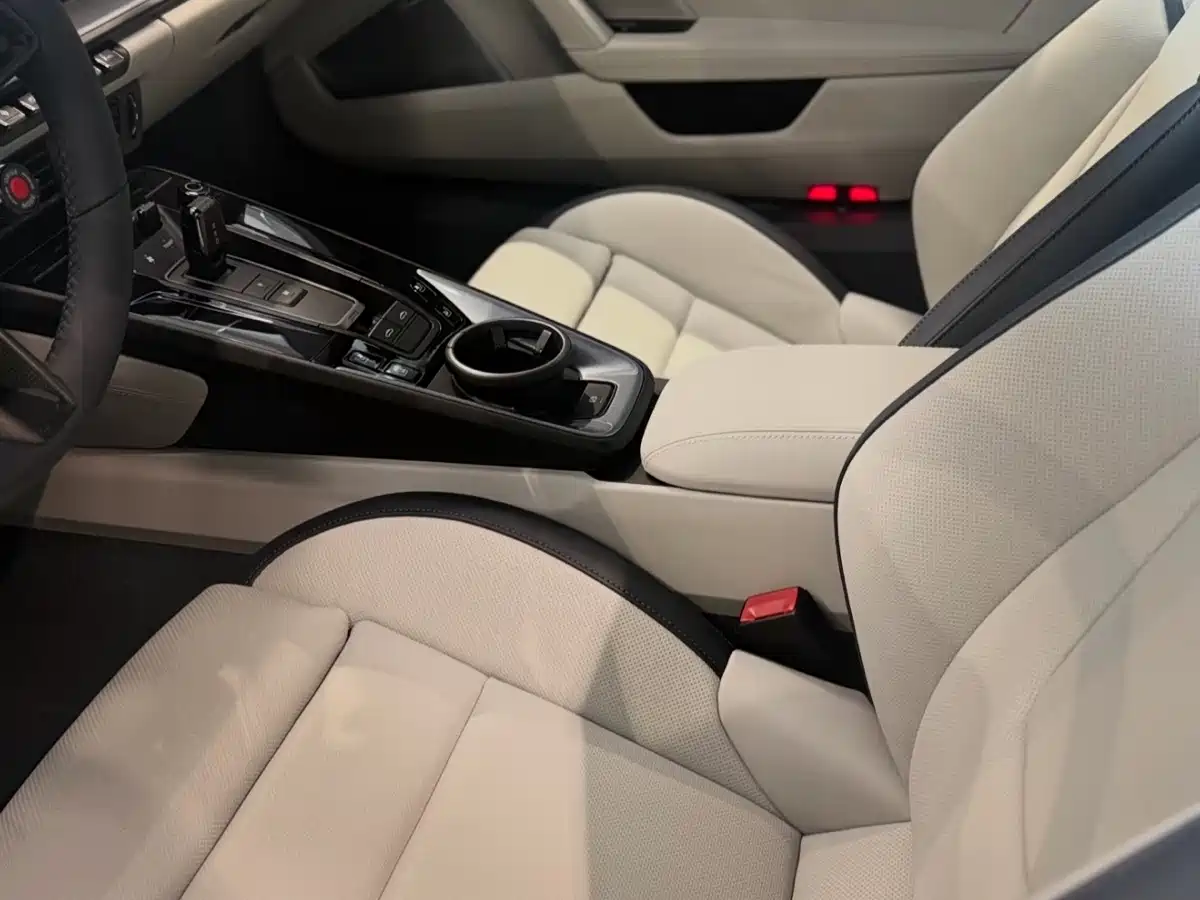 Photo 3 - Porsche 911