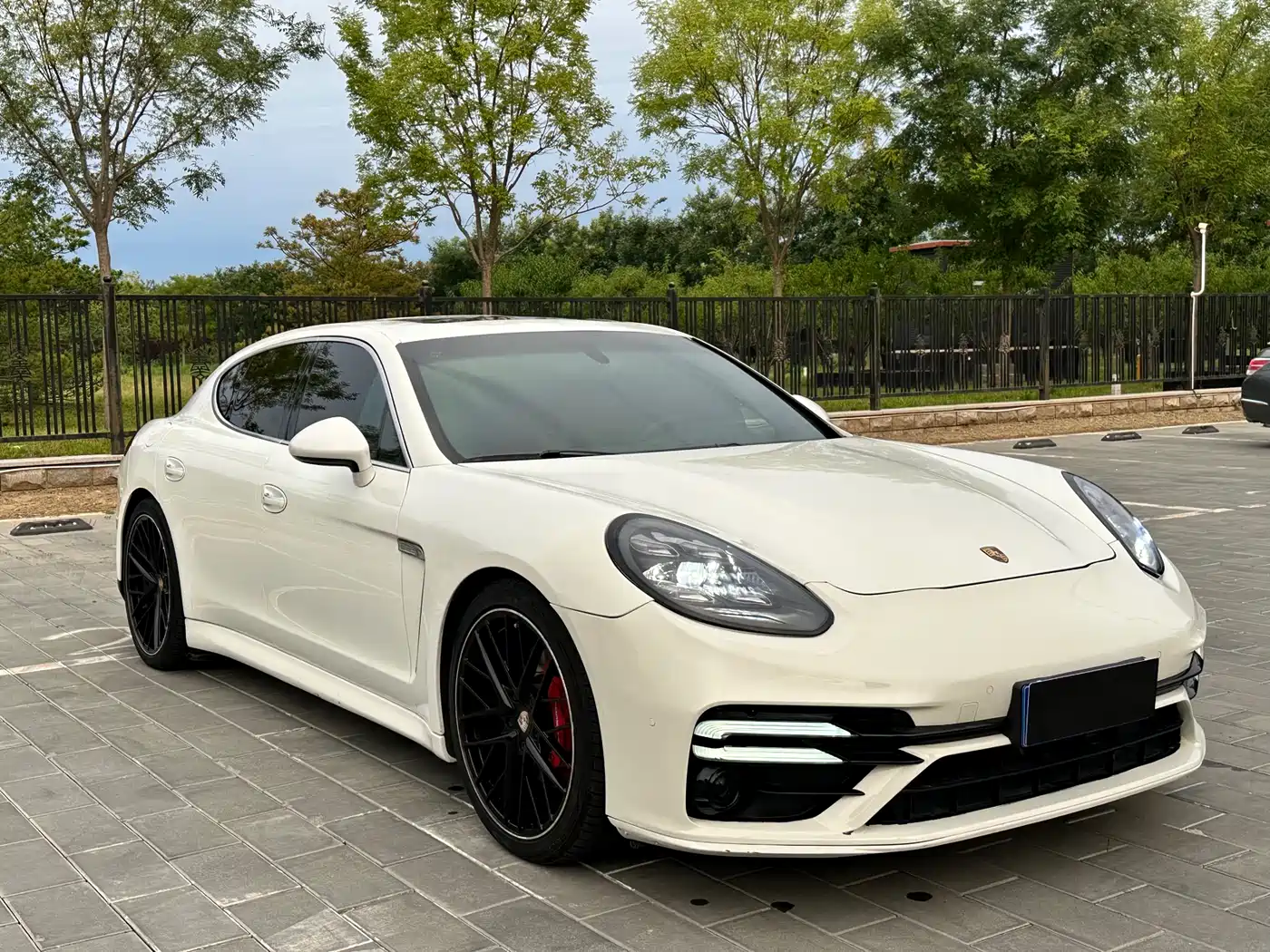 Porsche Panamera 2010 Panamera 4 3.6L фото 3