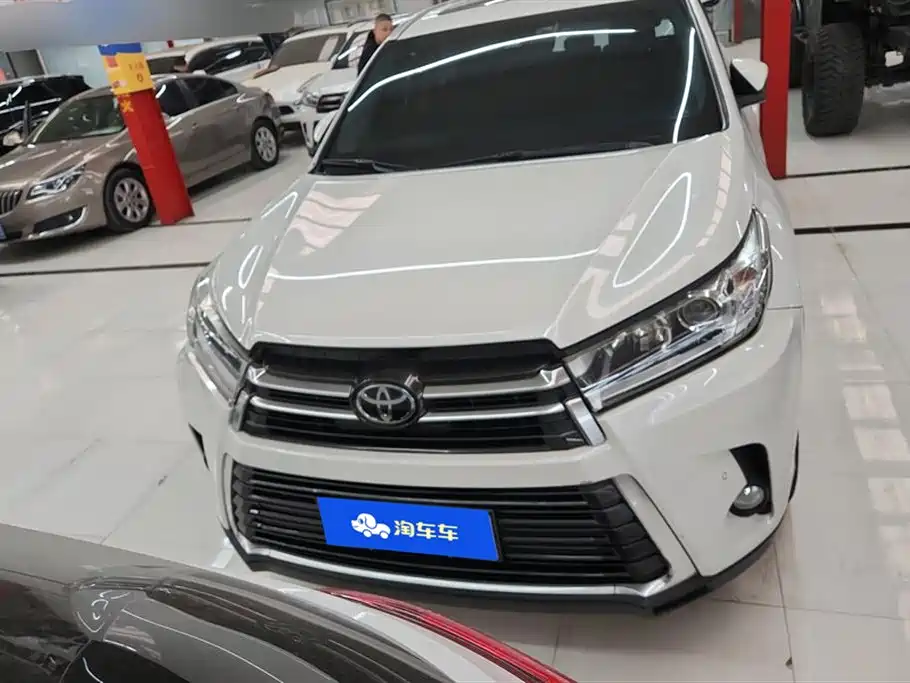 TOYOTA HIGHLANDER