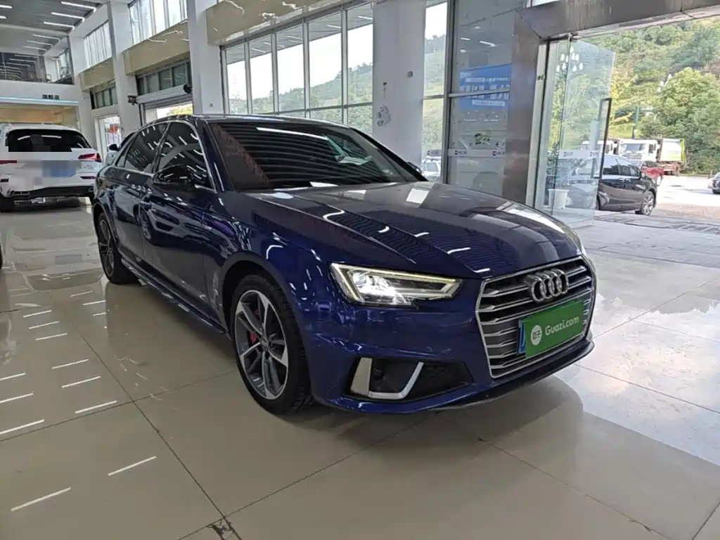 Фото 4 - Audi A4L