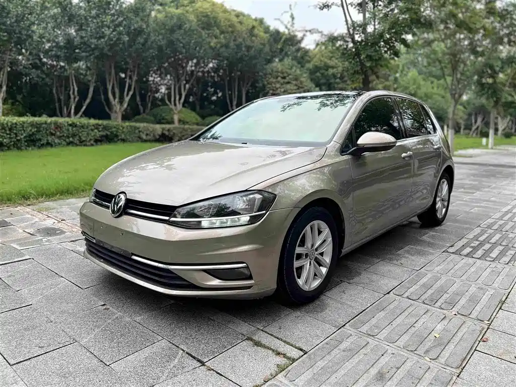 Photo 3 - Volkswagen Golf