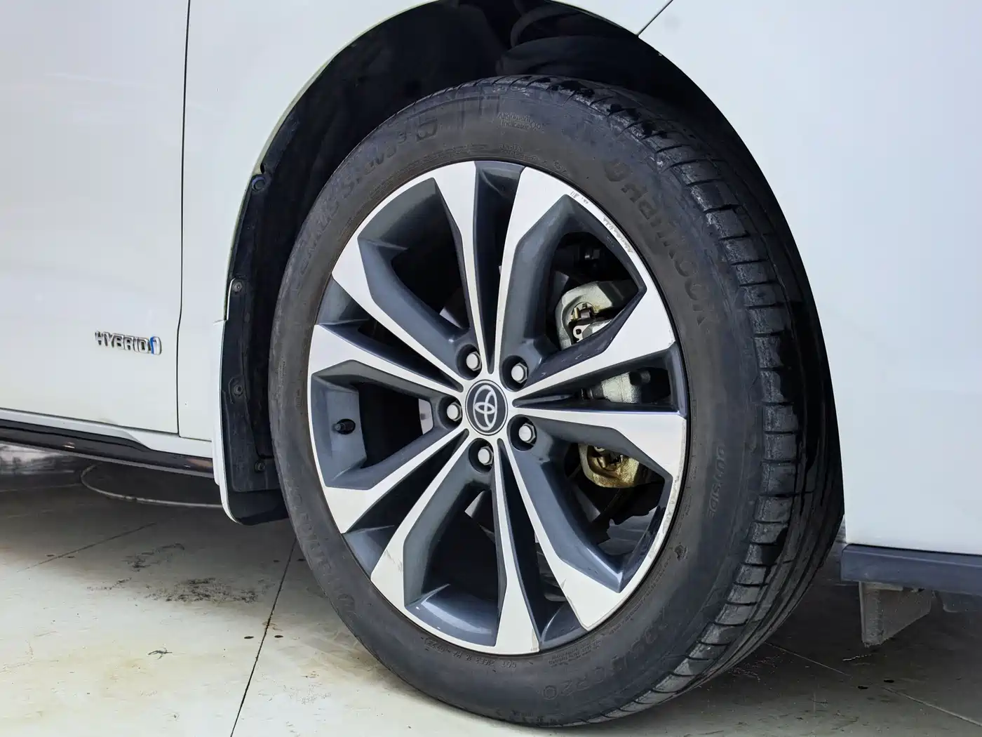 Toyota Granvia 2022 2.5L Hybrid Premium Edition фото 8