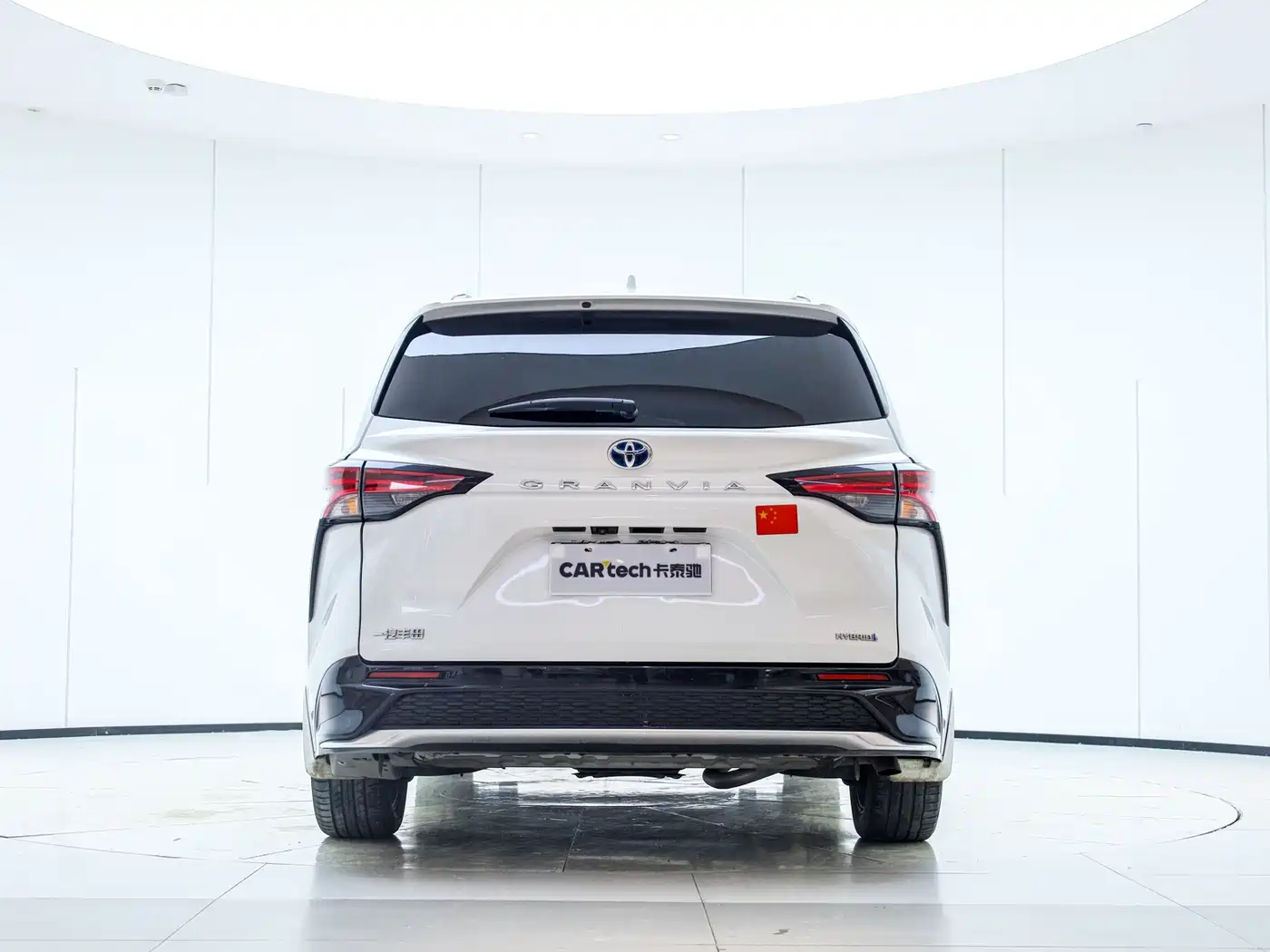 Toyota Granvia 2022 2.5L Hybrid Premium Edition фото 12