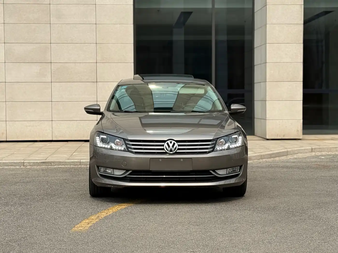 Volkswagen Passat 2015 1.8TSI DSG Ultimate Edition фото 2