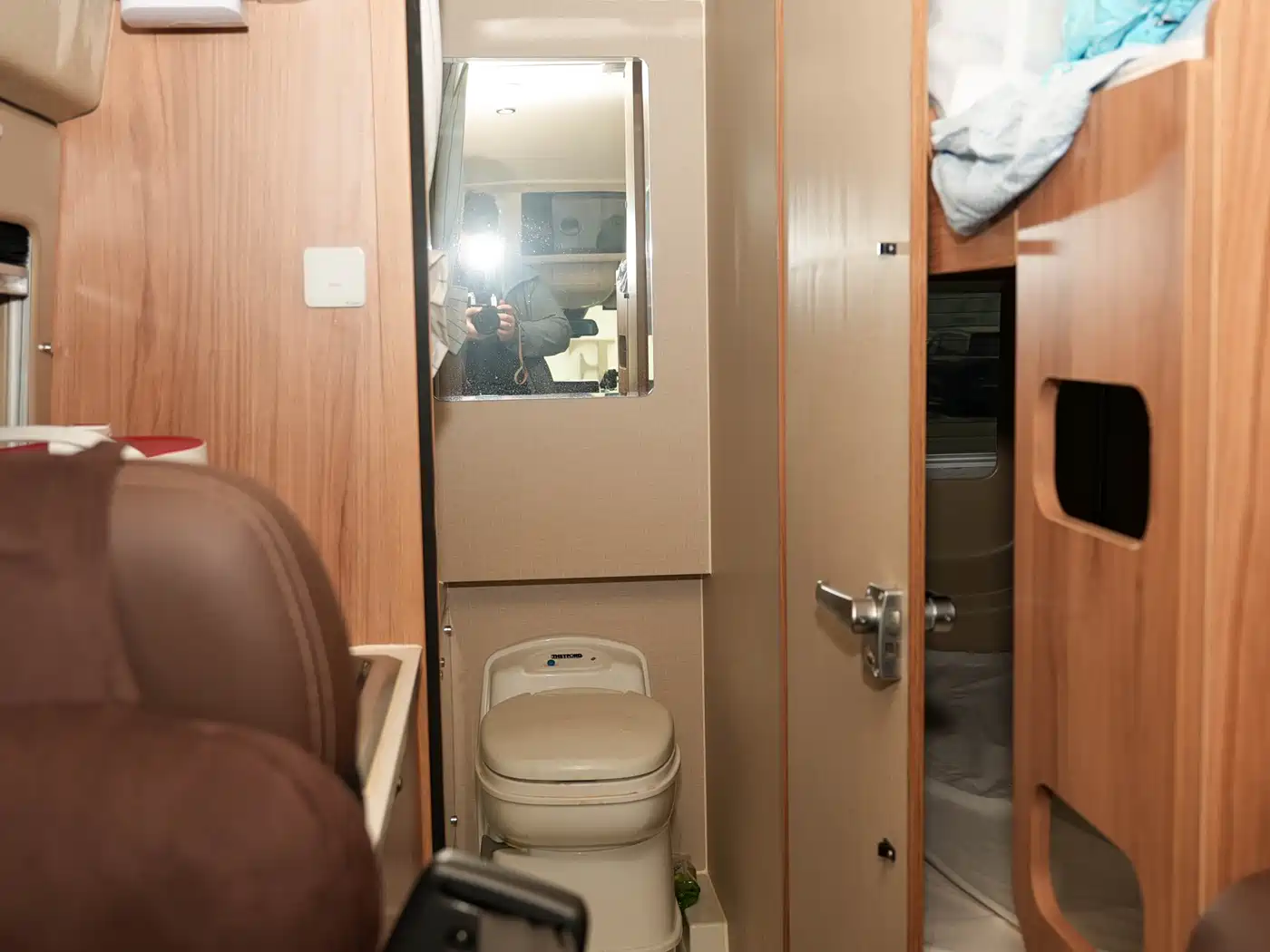 SAIC Maxus MAXUS V90 RV 2021 2.0T Travel Home V90 Self-Contained Class B RV Luxury Longitudinal Bed фото 29