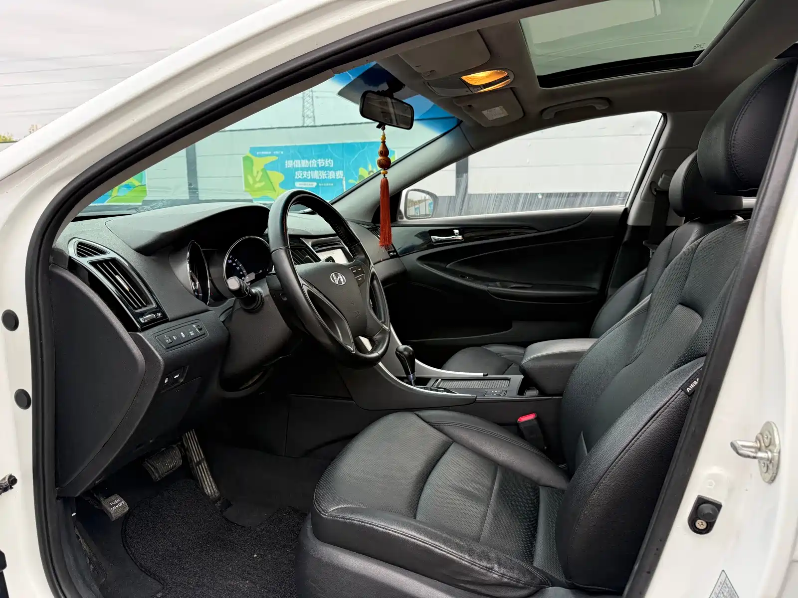 Photo 8 - Hyundai Sonata