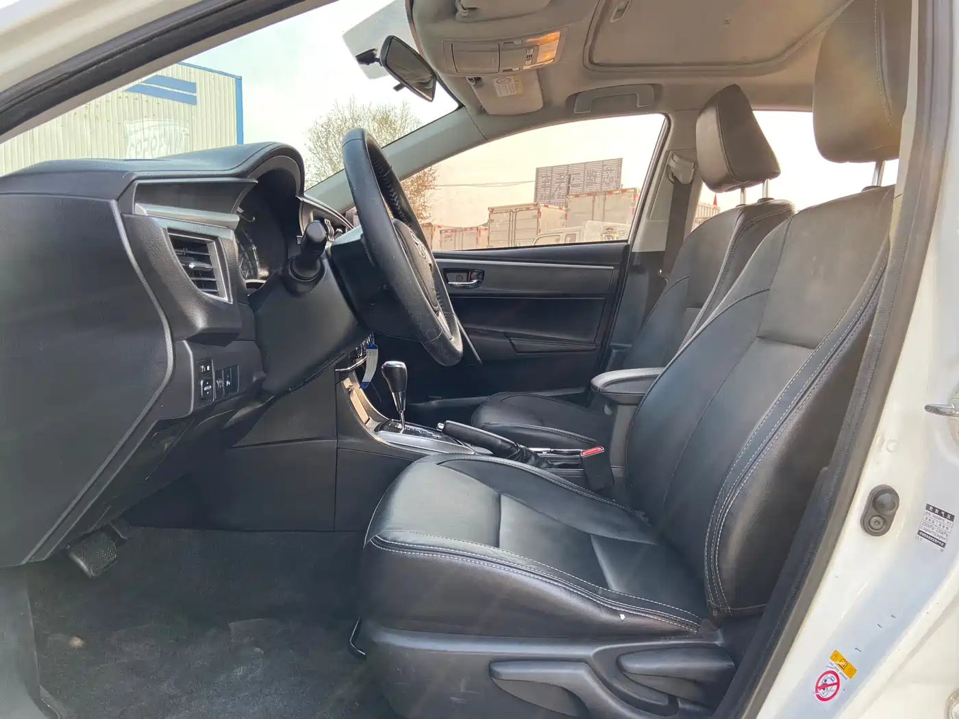 Toyota Corolla 2014 1.6L CVT GL-i Leather Edition фото 4