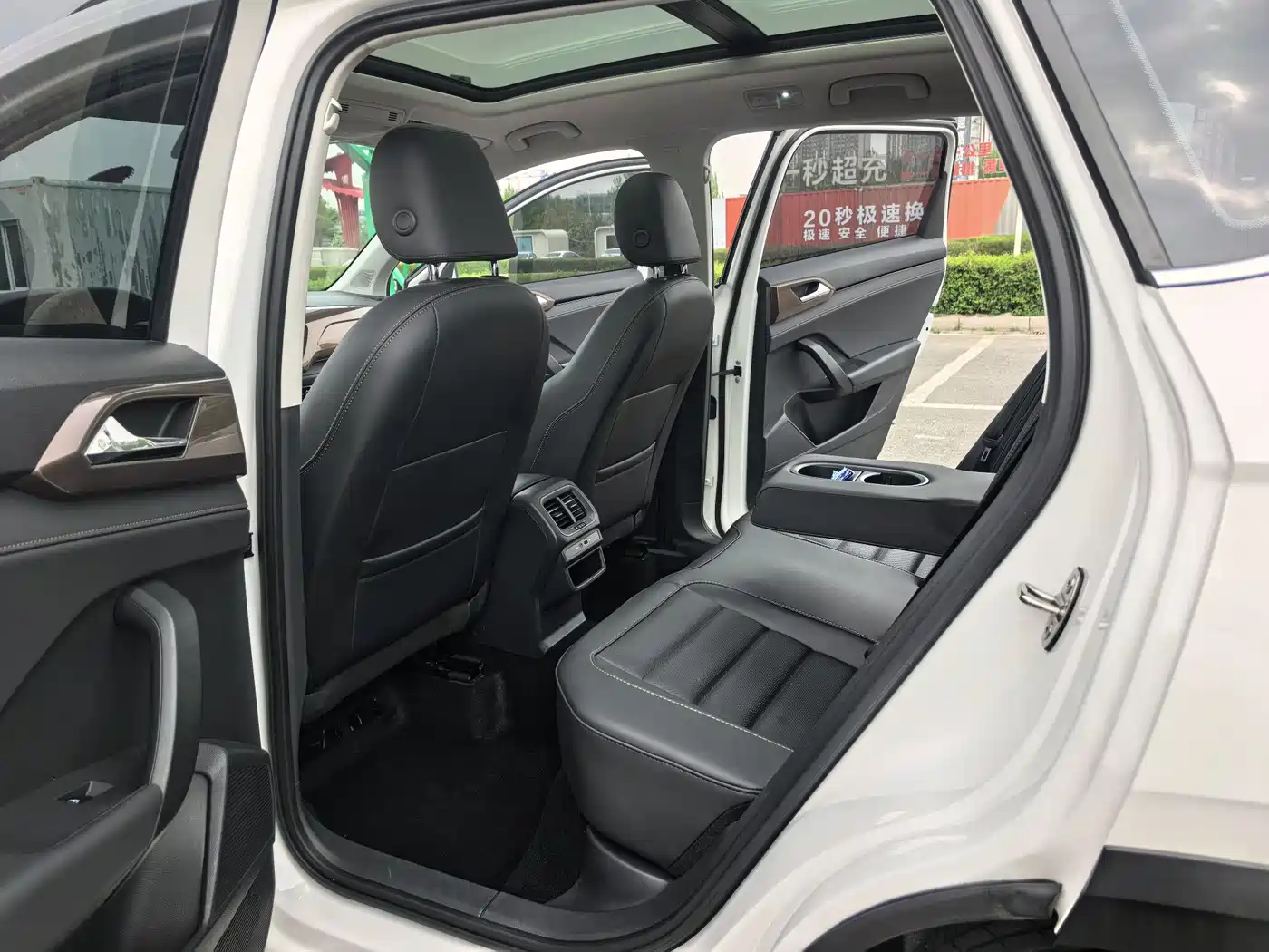 Volkswagen Tharu 2022 280TSI FWD Luxury Edition фото 15