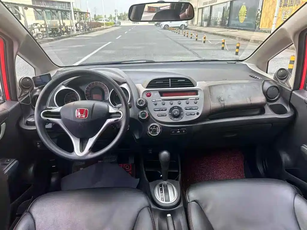 Фото 7 - Honda Fit