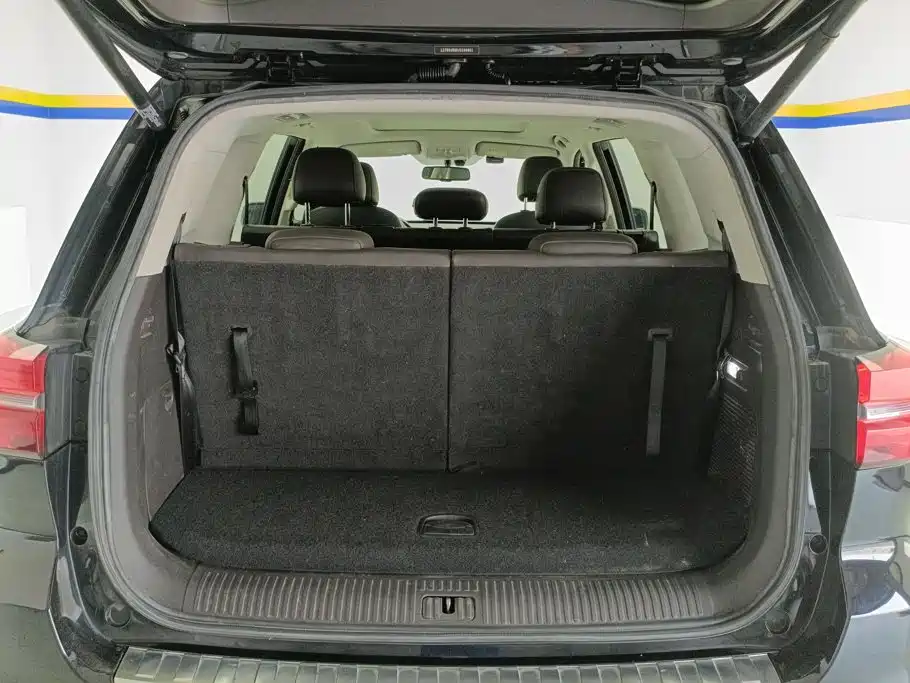 Roewe RX8 2018 2018 30T Smart Internet AWD Flagship Edition