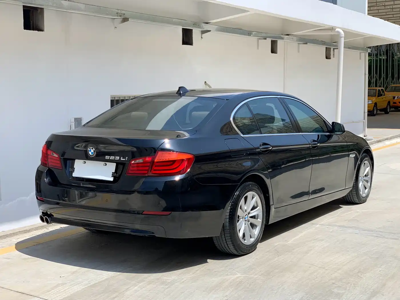 BMW 5 Series 2011 523Li Luxury фото 13