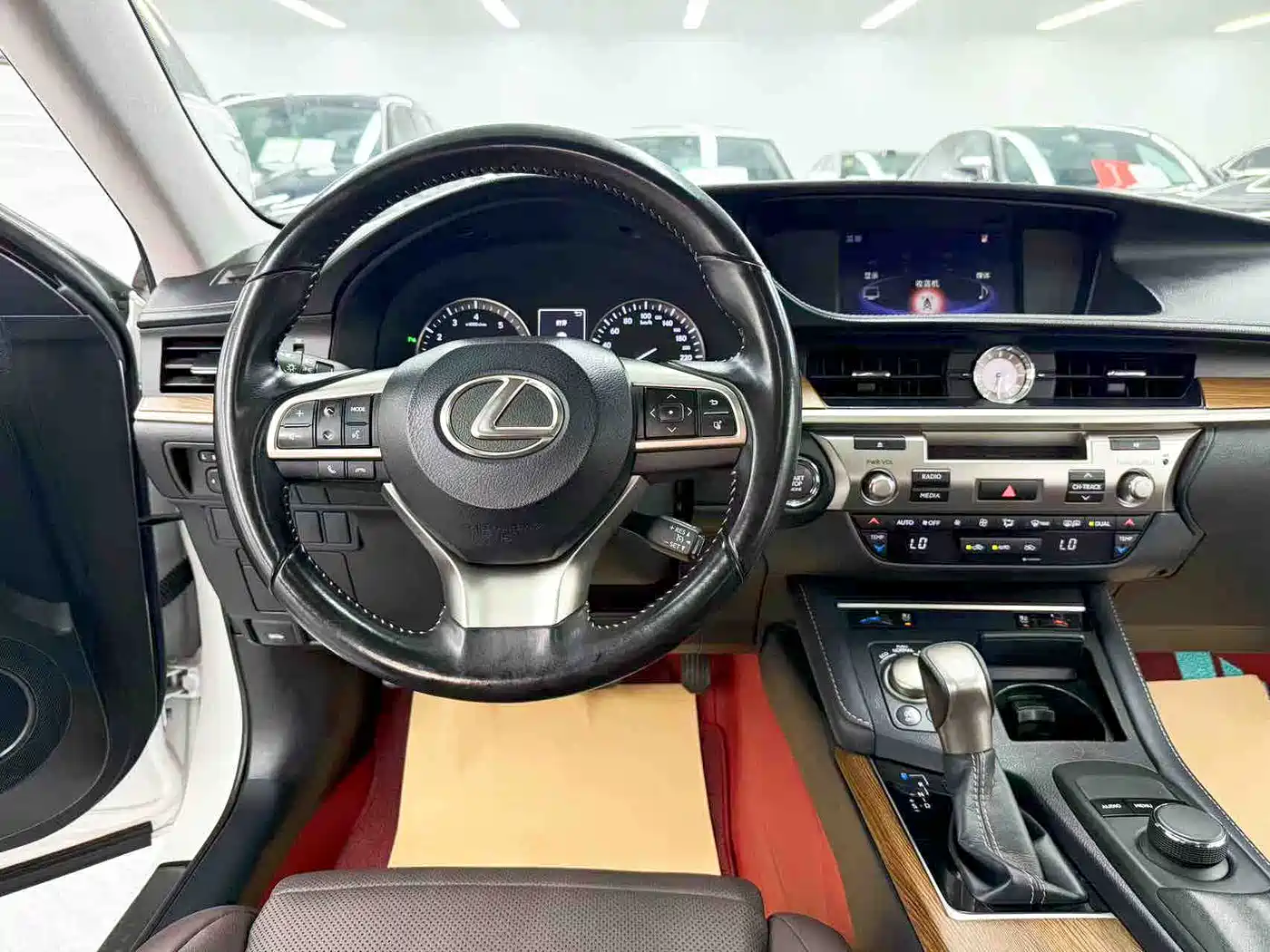 Lexus ES 2017 200 30th Anniversary Edition фото 10
