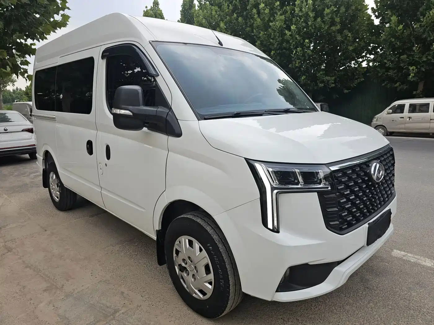 SAIC Maxus Xintu V80 2024 2025 PRO Aoyun 2.0T Manual Short Wheelbase Medium Roof 5/6-Seater