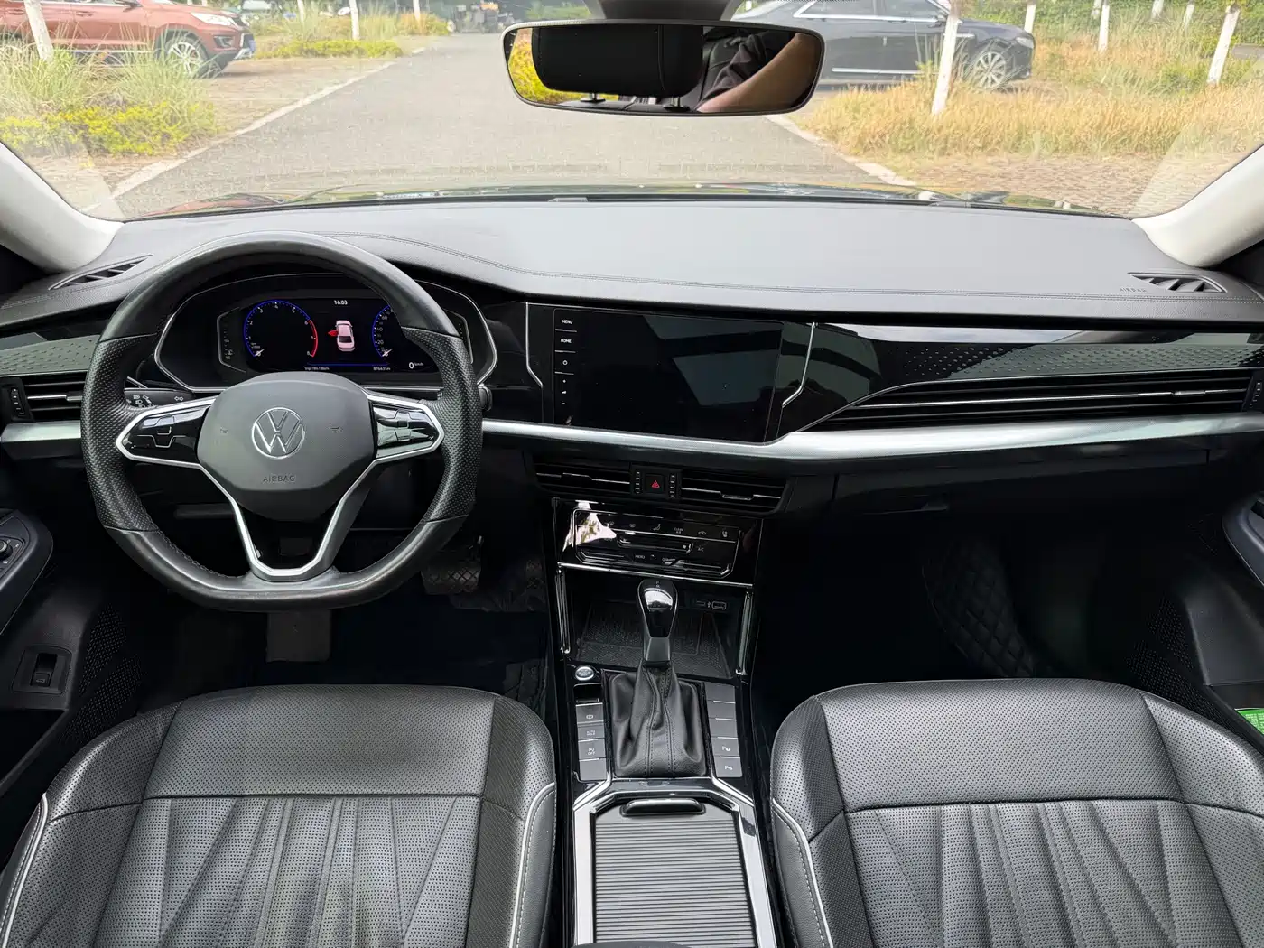 Volkswagen Passat 2022 330TSI Luxury Edition фото 8