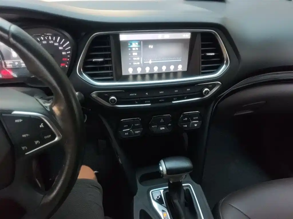 GAC Trumpchi Trumpchi GS4 2017 235T Automatic 2WD Luxury Smart Connected Edition фото 6