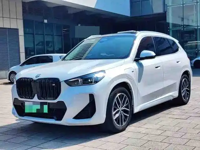 BMW iX1 2024