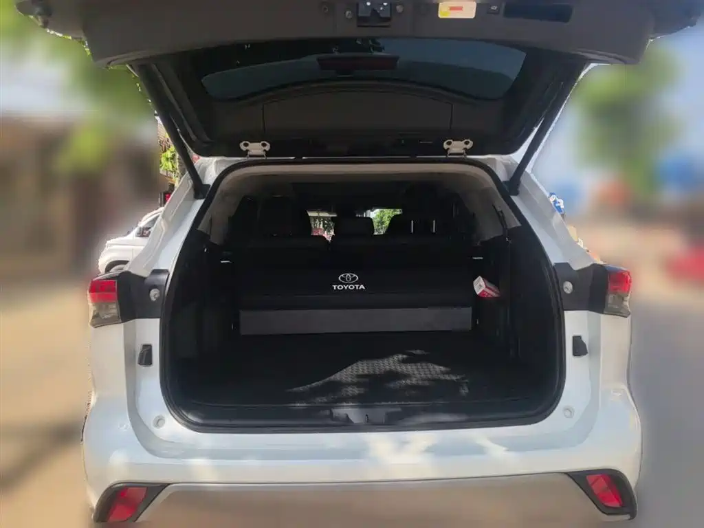 Toyota Highlander 2024 2.5L Smart Hybrid 4WD Luxury 7-seater фото 10