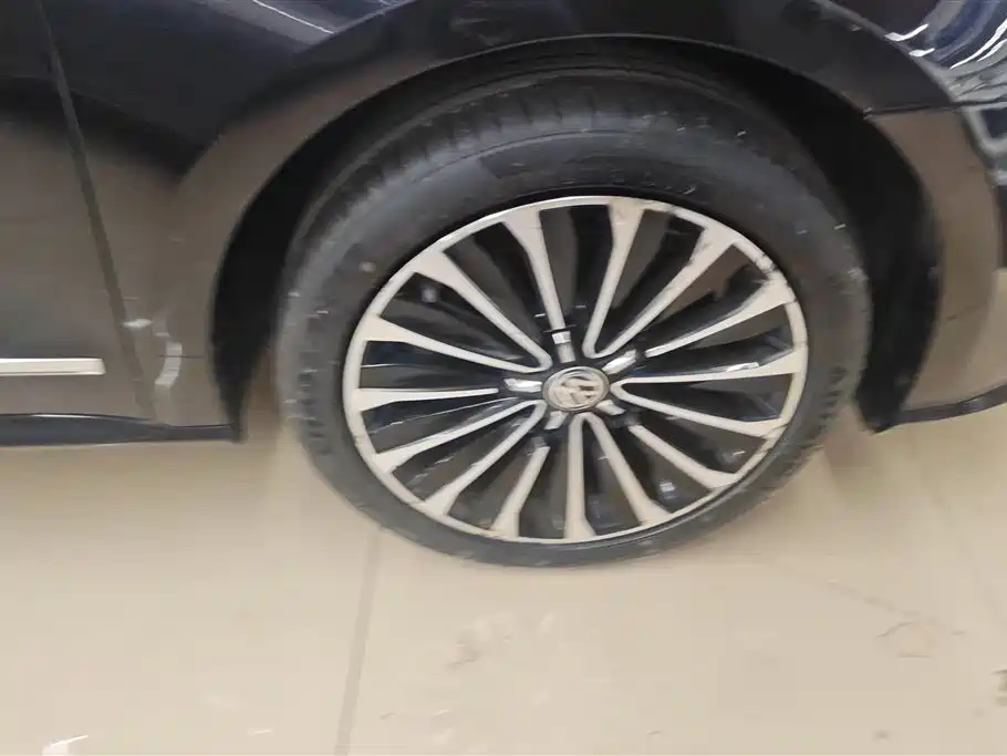 Volkswagen Passat 2017 330TSI DSG Luxury фото 6