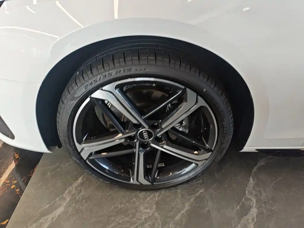 Audi A4L 2025 2025 2 Million Celebration Edition 40 TFSI Luxury Dynamic