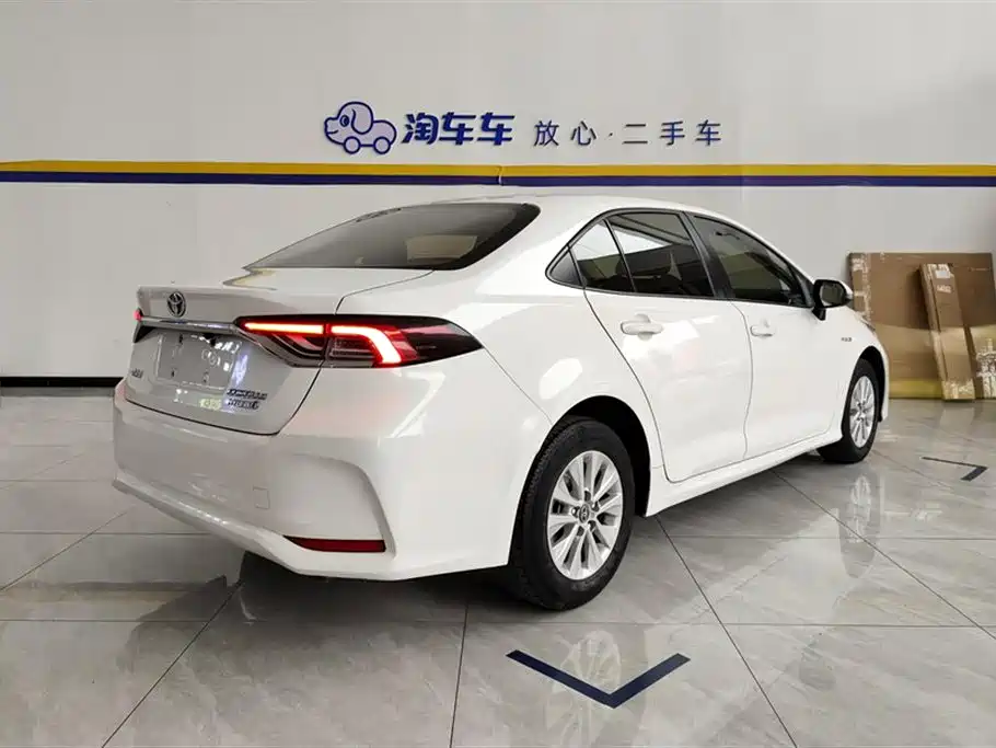 Toyota Corolla 2022 Hybrid 1.8L E-CVT Pioneer Edition фото 3