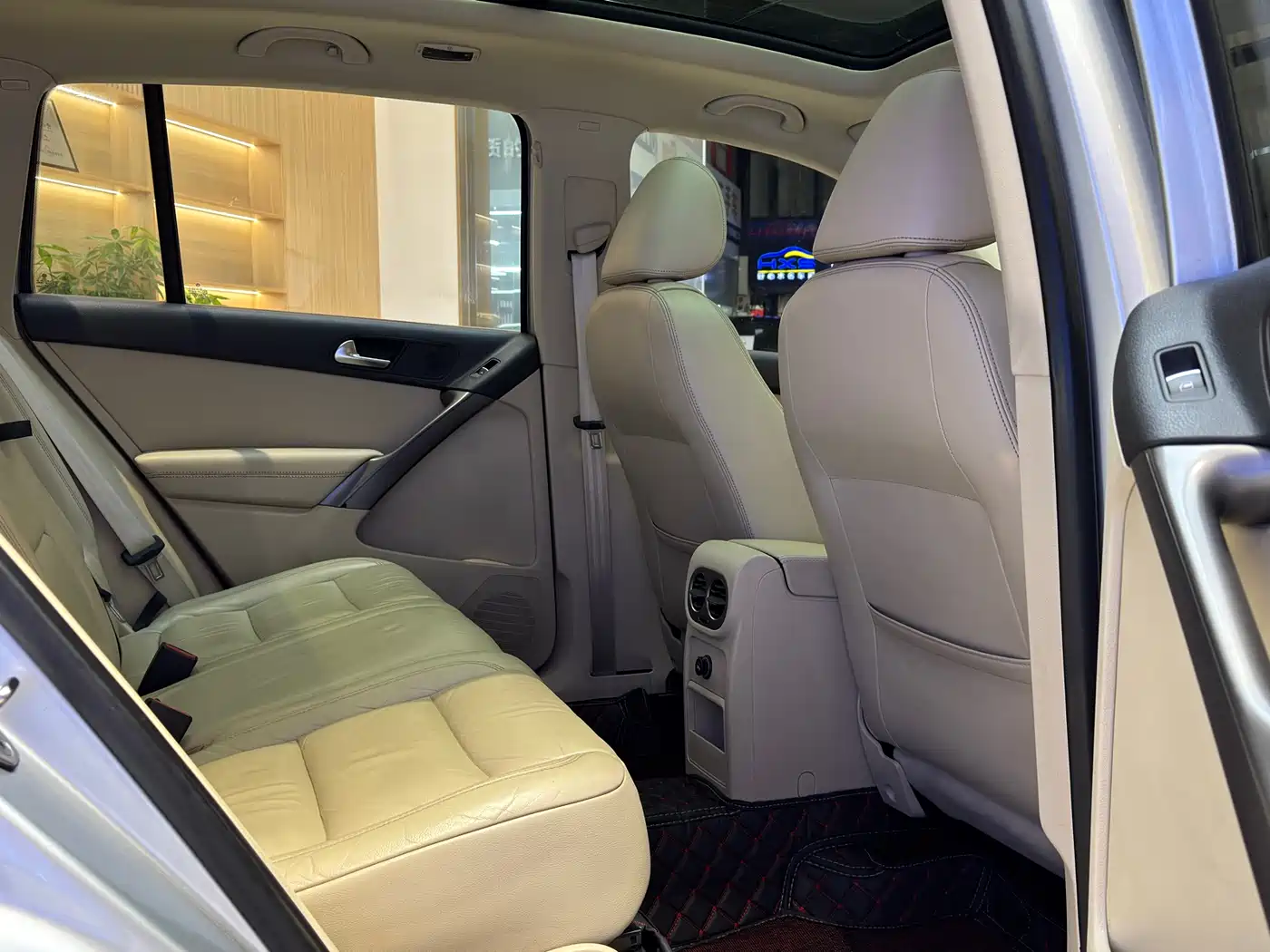 Volkswagen Tiguan 2010 2.0TSI Automatic 4WD Elite фото 10