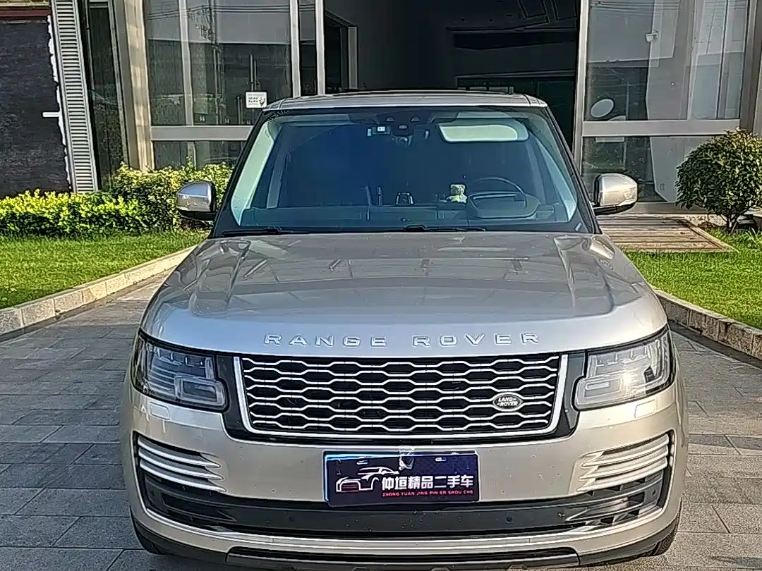Land Rover Range Rover 2022 3.0 L6 400PS Heritage Extended Classic Edition фото 2