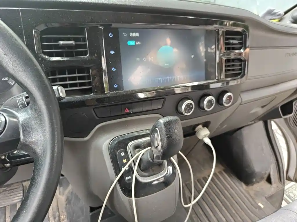 Ford New Generation Transit 2021 2021 Model 2.2T Automatic Logistics Vehicle Pro Long Wheelbase 7-Seat Medium Roof China VI