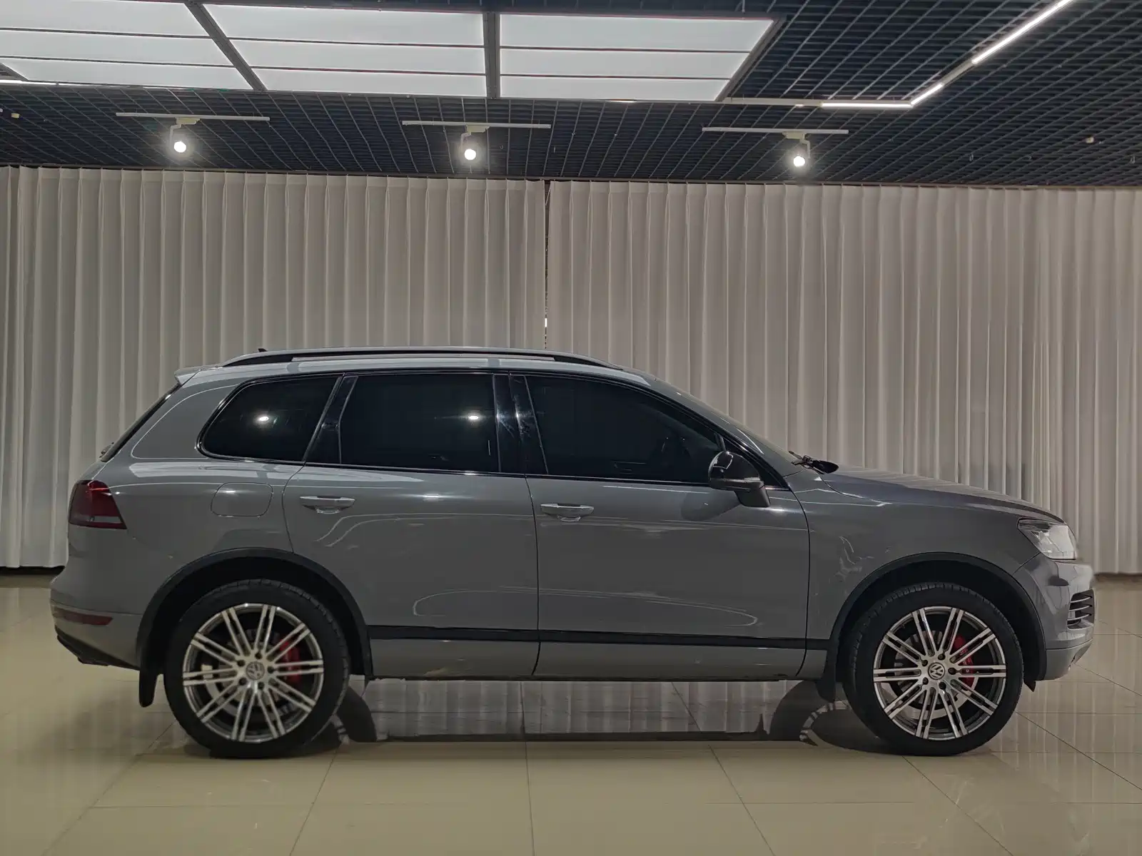 Фото 4 - Volkswagen Touareg