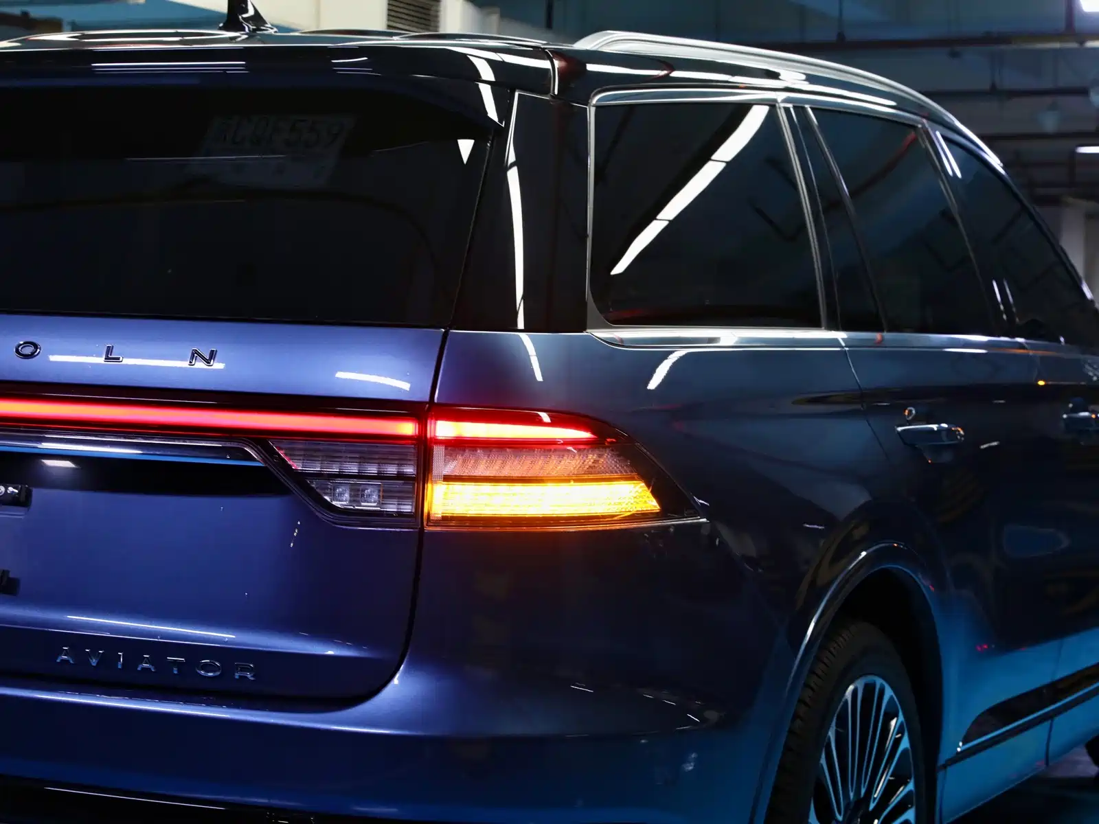 Photo 5 - Lincoln Aviator