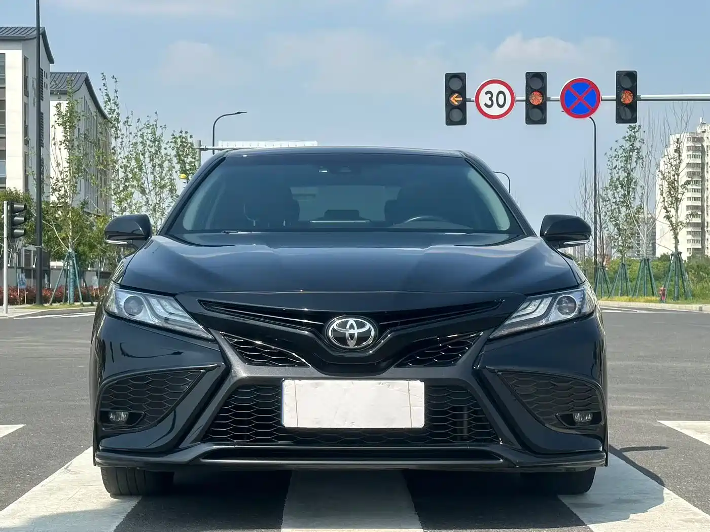 Toyota Camry 2023 2.0S Knight Edition фото 2