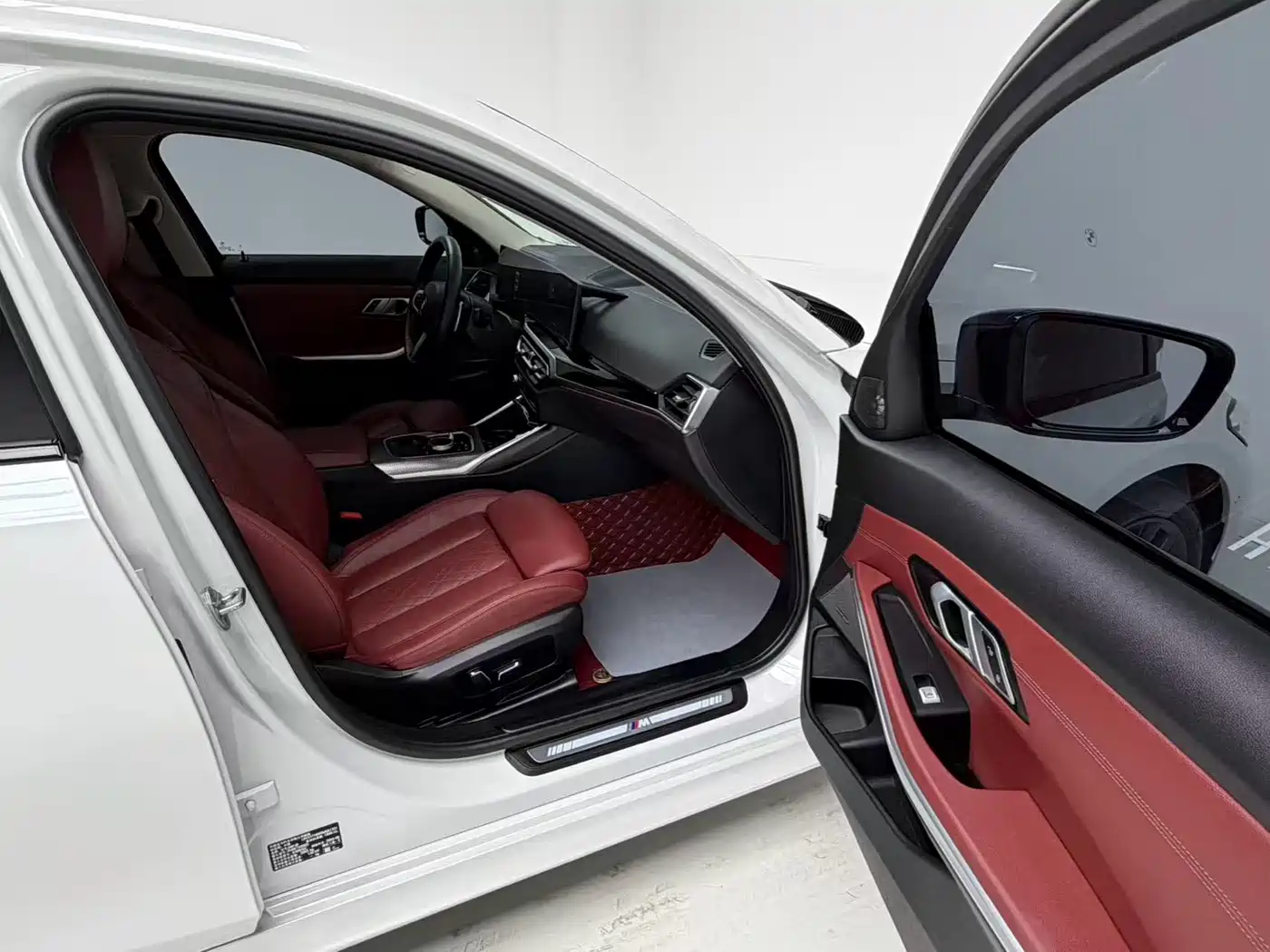BMW 3 Series 2024 325Li M Sport Shadowline Package фото 12