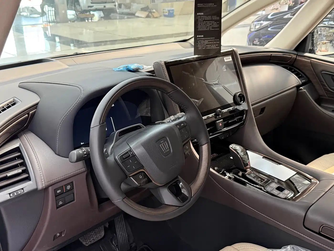 Toyota Vellfire 2025 Crown Hybrid 2.5L Ink Gold Executive Edition фото 23