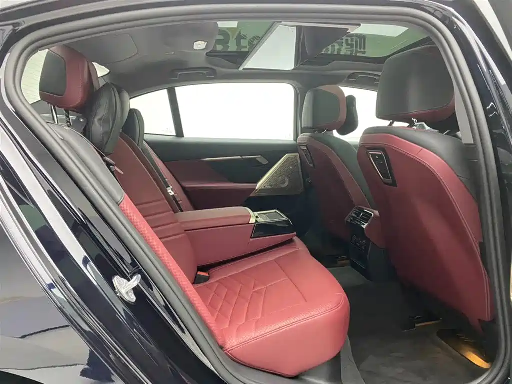 BMW 5 Series 2025 530Li Premium M Sport Package фото 23