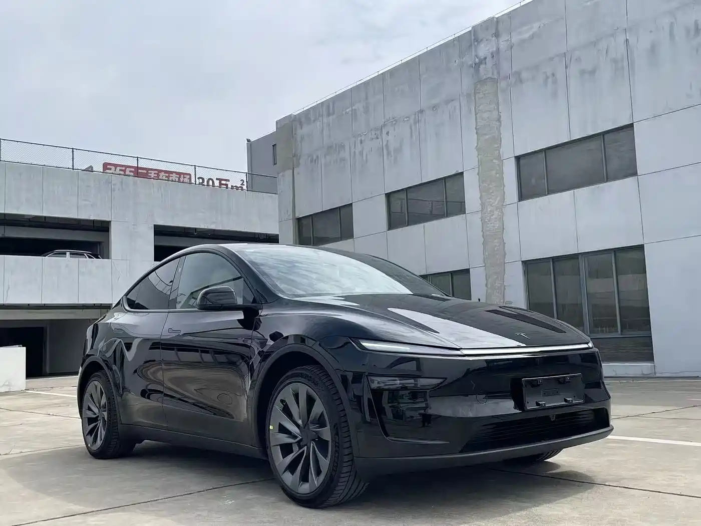 Tesla Model Y 2026 Long Range All-Wheel Drive фото 3