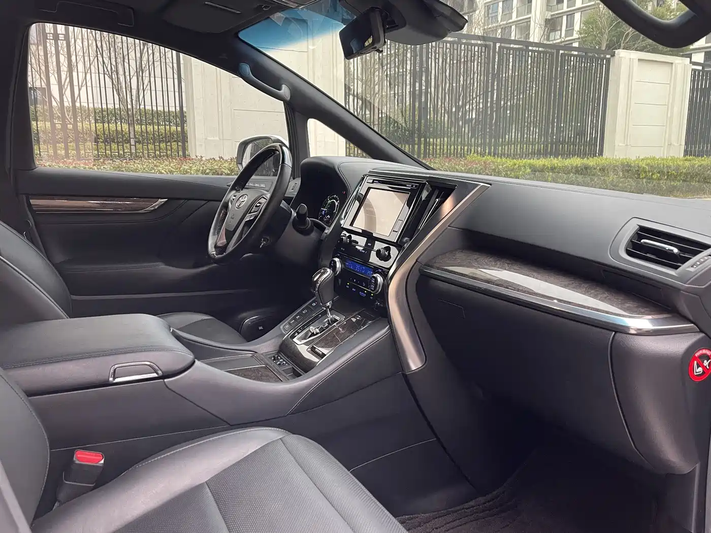 Toyota Vellfire 2019 Hybrid 2.5L HV Premium Edition фото 13