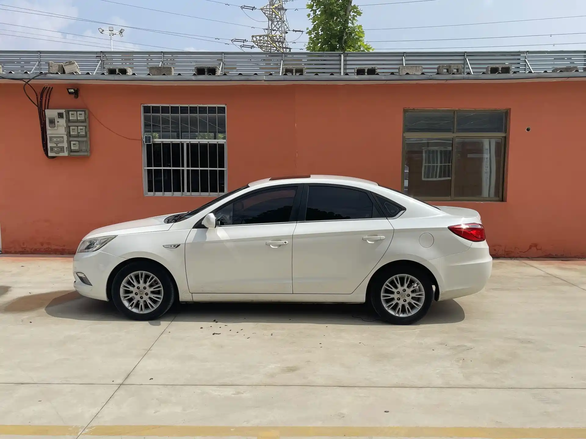 Photo 3 - Changan Eado