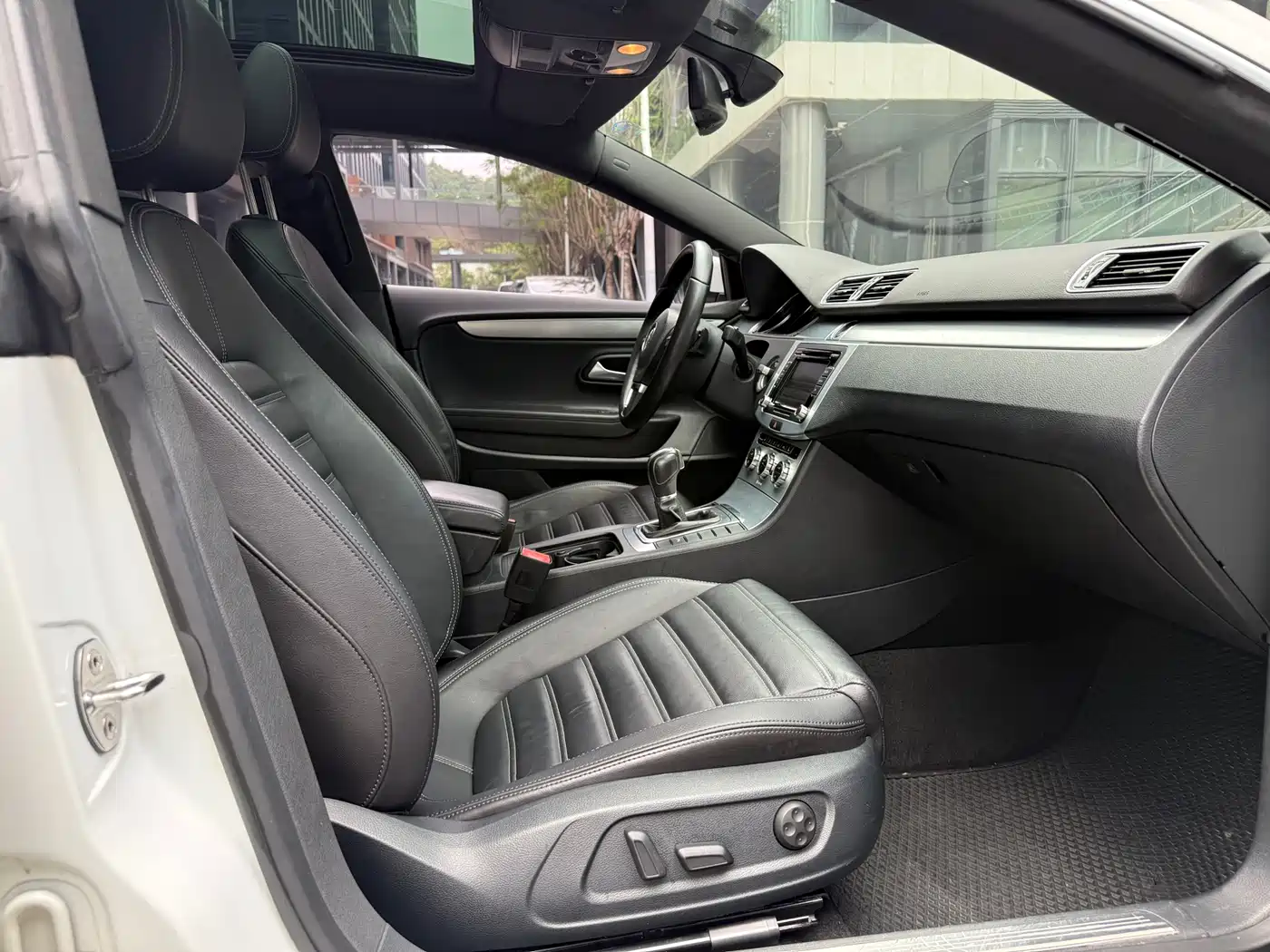 Volkswagen FAW-Volkswagen CC 2016 Model 1.8TSI Premium фото 14