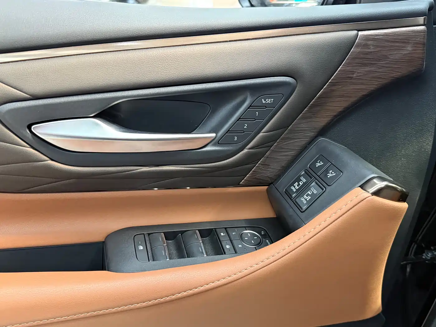 Toyota Alphard 2024 Hybrid 2.5L Ultimate Enjoyment Edition фото 15