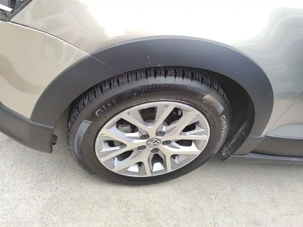 Volkswagen Polo 2014 1.6L Cross Polo Automatic фото 23