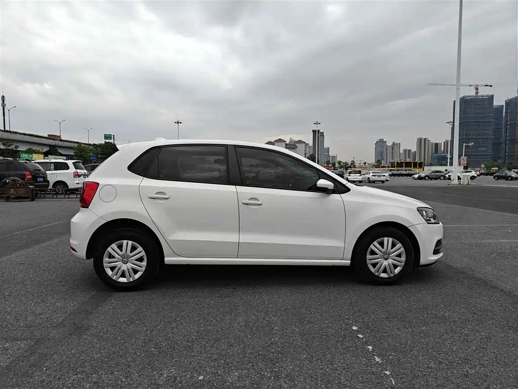 Volkswagen Polo 2018 1.5L Auto Safe Drive фото 6