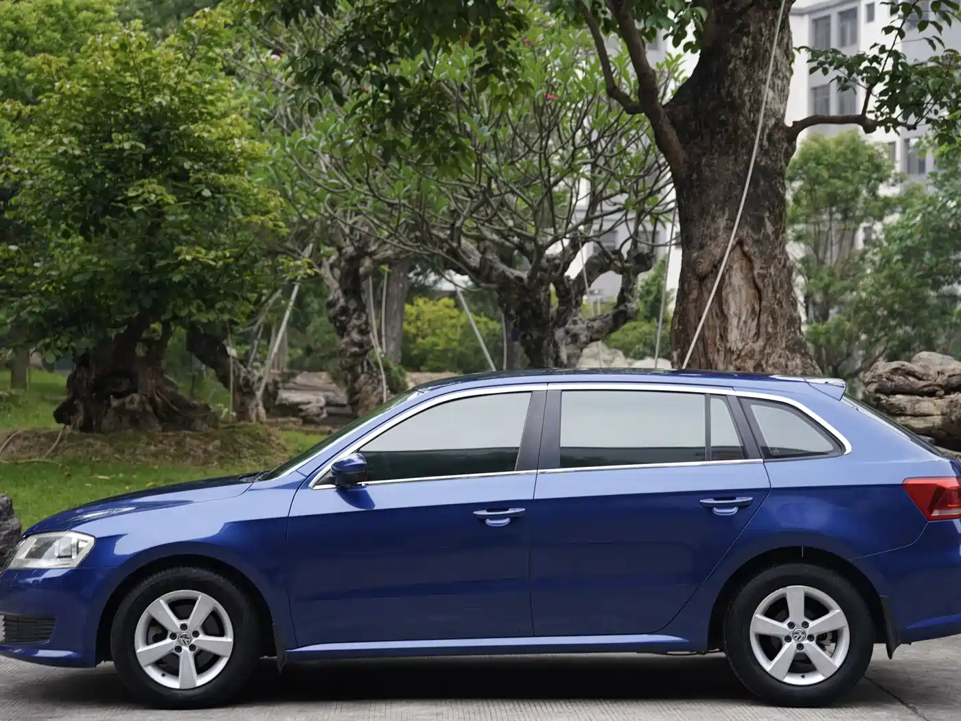 Volkswagen Lavida Tour 2013 1.6L Automatic Trend Style фото 4