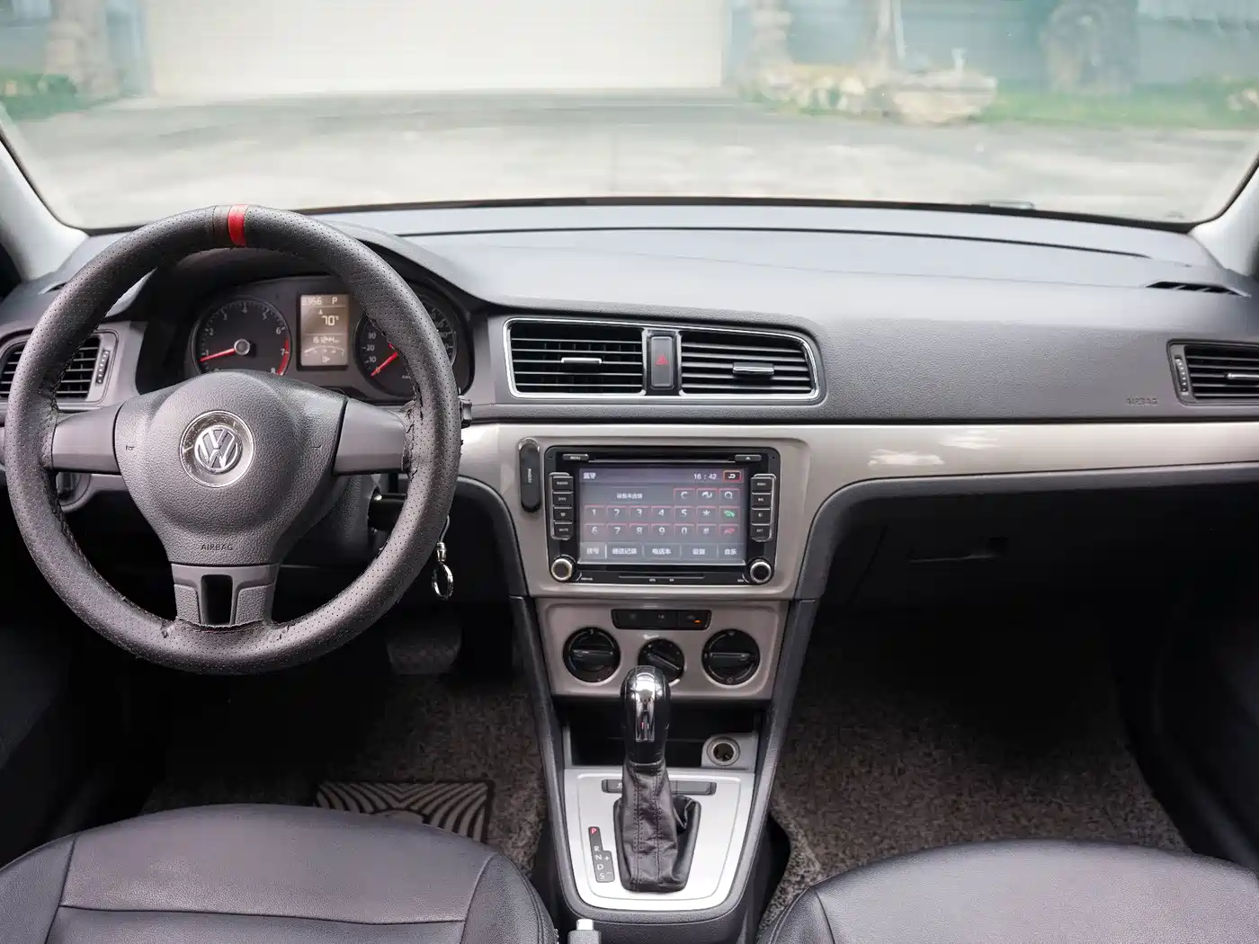 Volkswagen Lavida Tour 2013 1.6L Automatic Trend Style фото 20