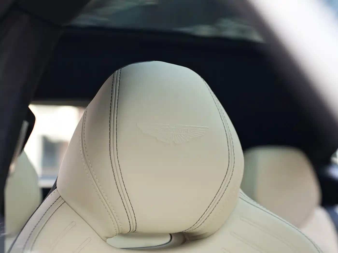 Aston Martin DBX 2023 2023 3.0T STRAIGHT-SIX