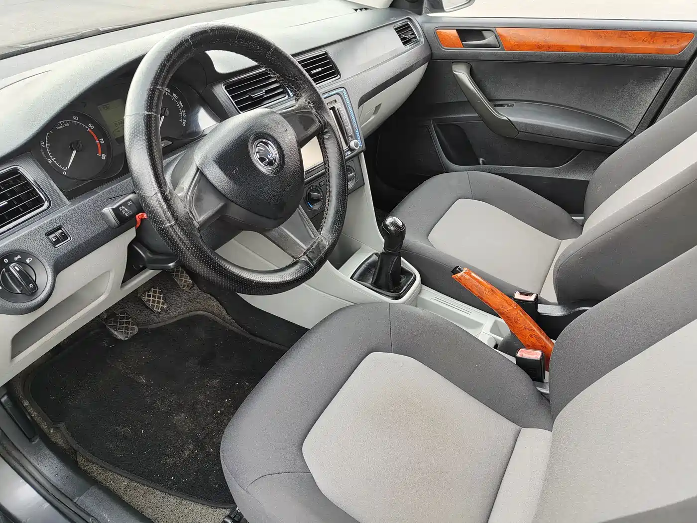 Škoda Rapid 2015 1.4L Manual Joy Selection фото 4