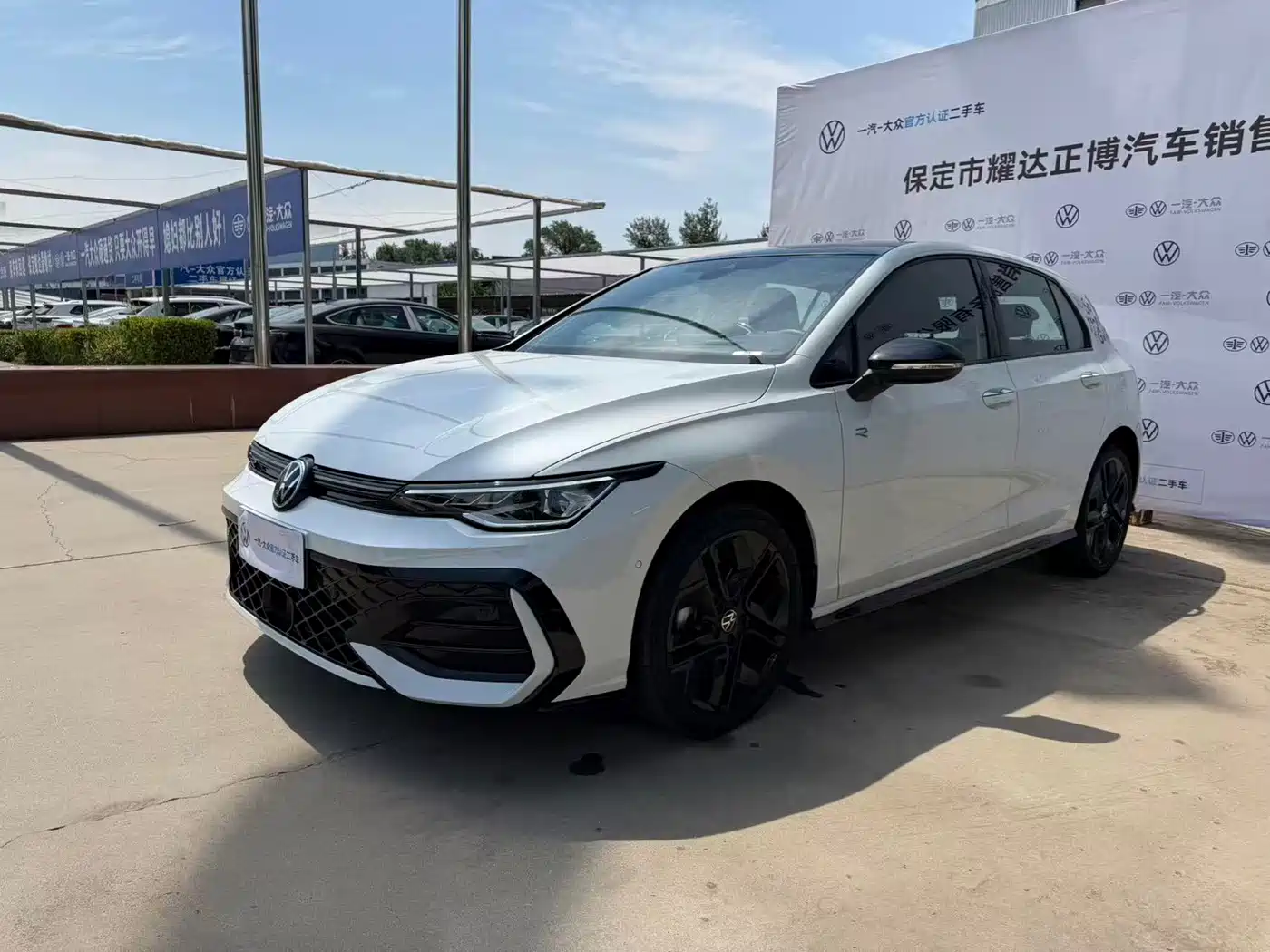 Volkswagen Golf 2025 300TSI R-Line