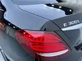 Фото 27 - Mercedes-Benz E-Class