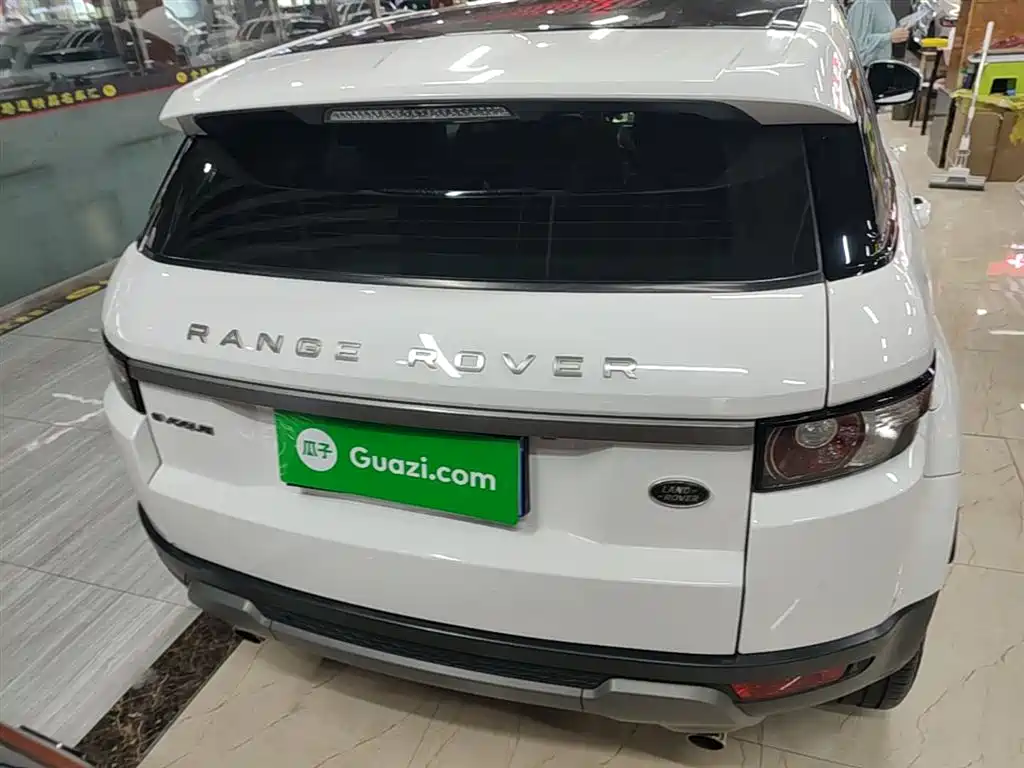 Land Rover Range Rover Evoque 2015 2.0T 5-Door Intelligent Edition фото 6